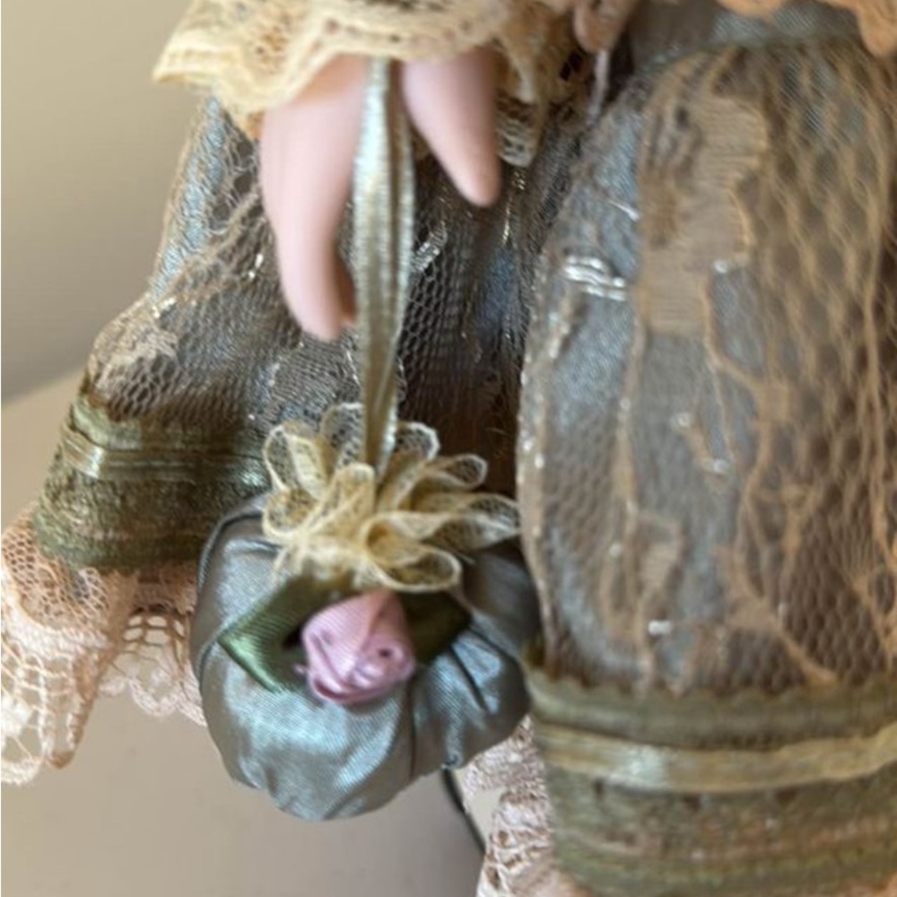 Porcelain Doll - Picture 4 of 5